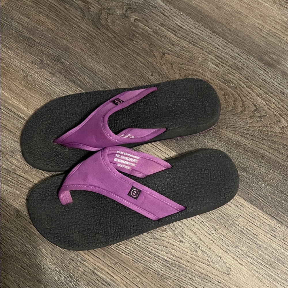 Zealand Isabela Purple and Black Women's Flip Flop
Thong Sandals Size 8 PO 9261